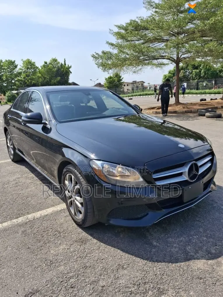 Mercedes-Benz C300 2016 Black