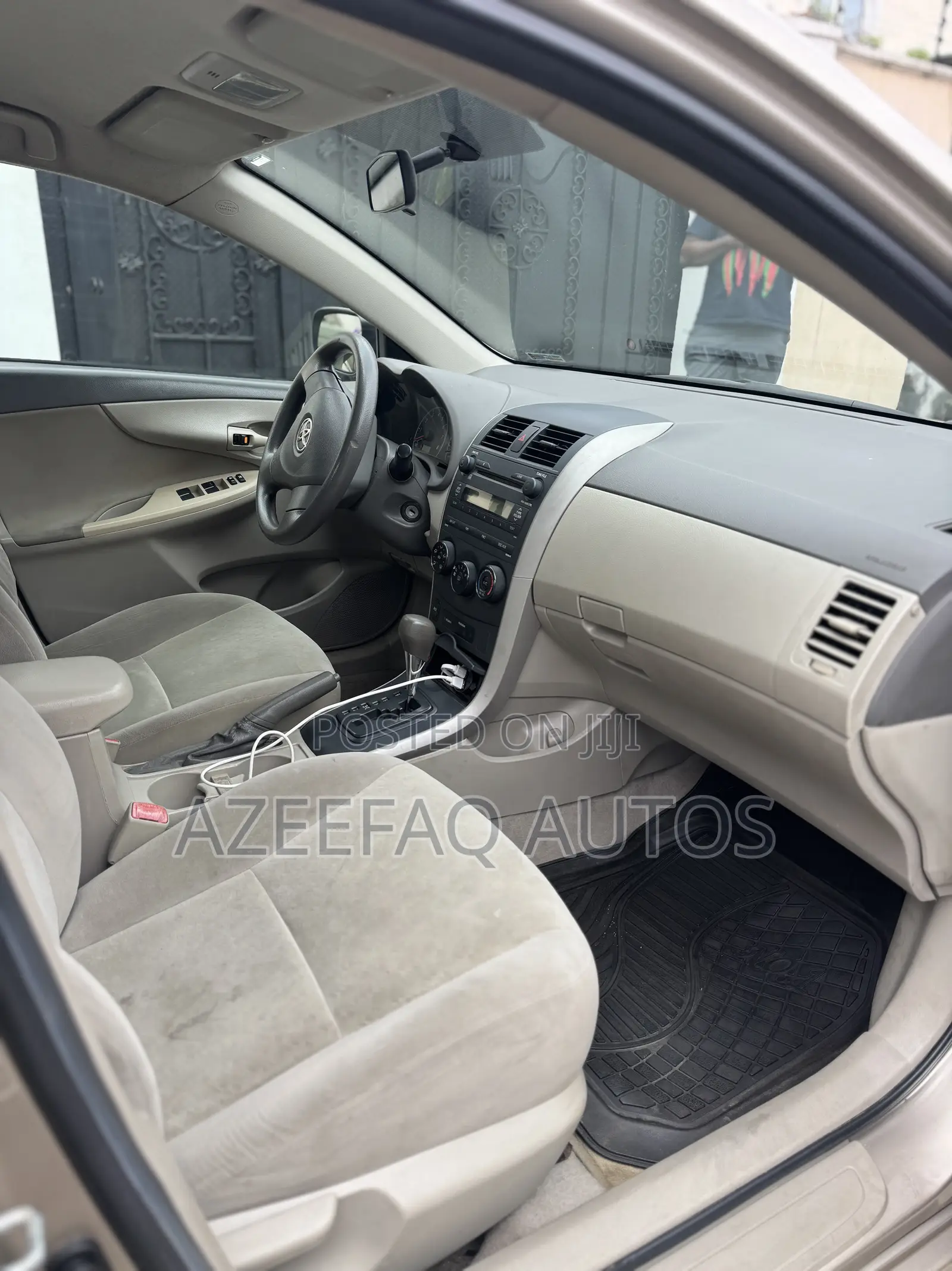 Toyota Corolla LE 4dr Sedan (1.8L 4 cyl 4A) 2009 Gold