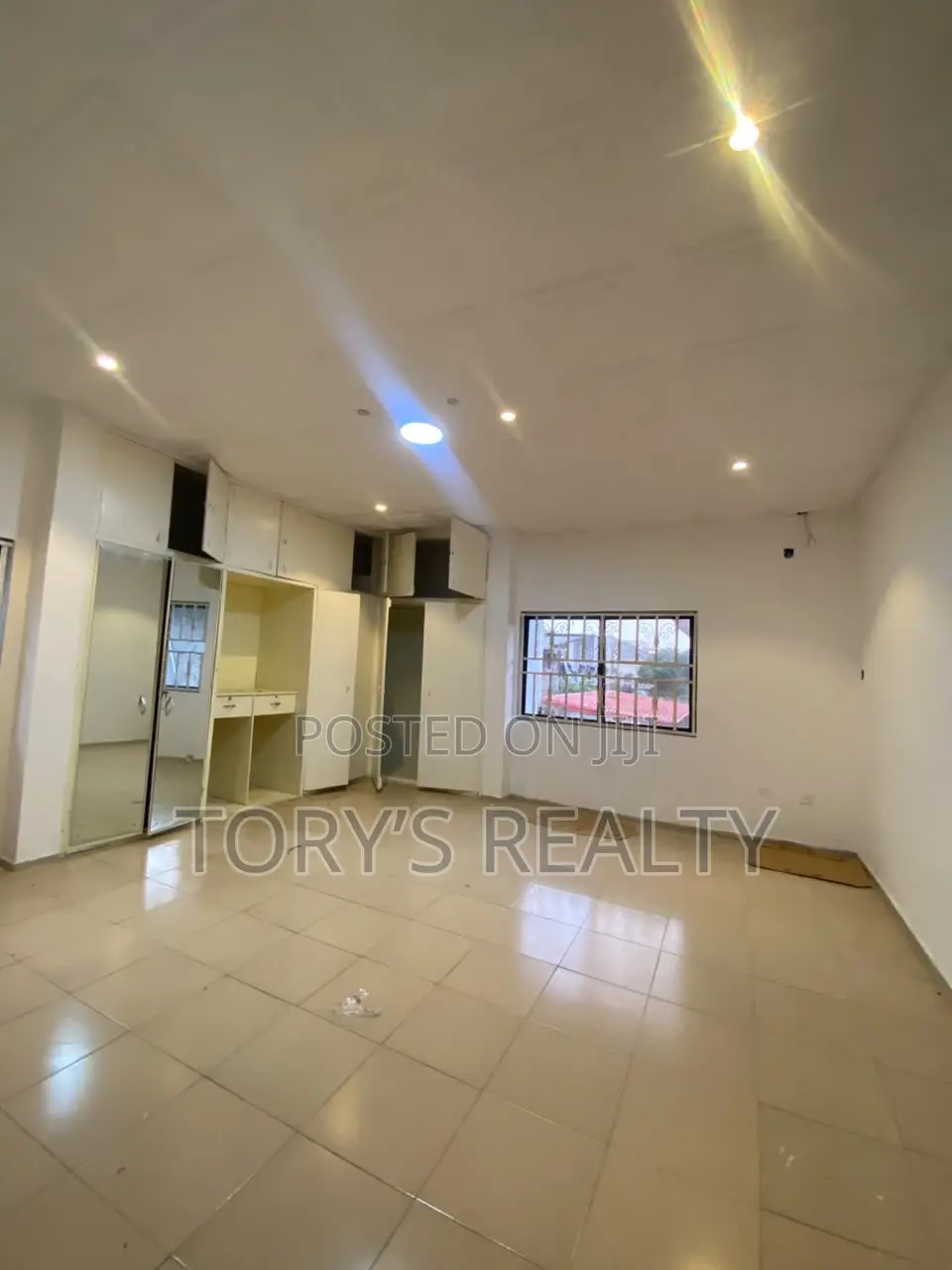 1bdrm Apartment in Lekki Phase 1 for rent
