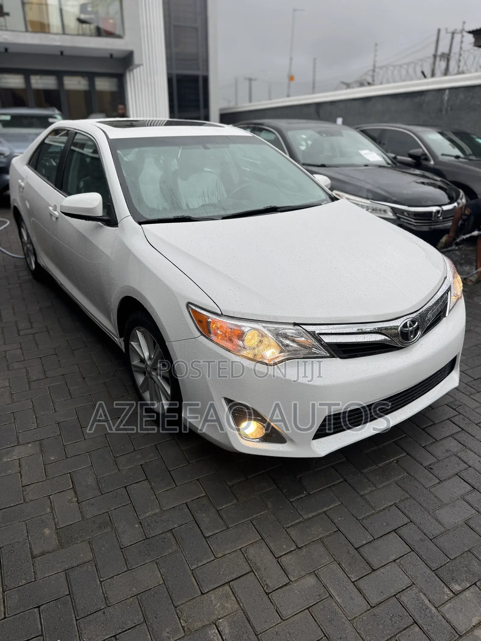 Toyota Camry XLE 4dr Sedan w/Prod. End 11/13 (3.5L 6cyl 6A) 2014 White