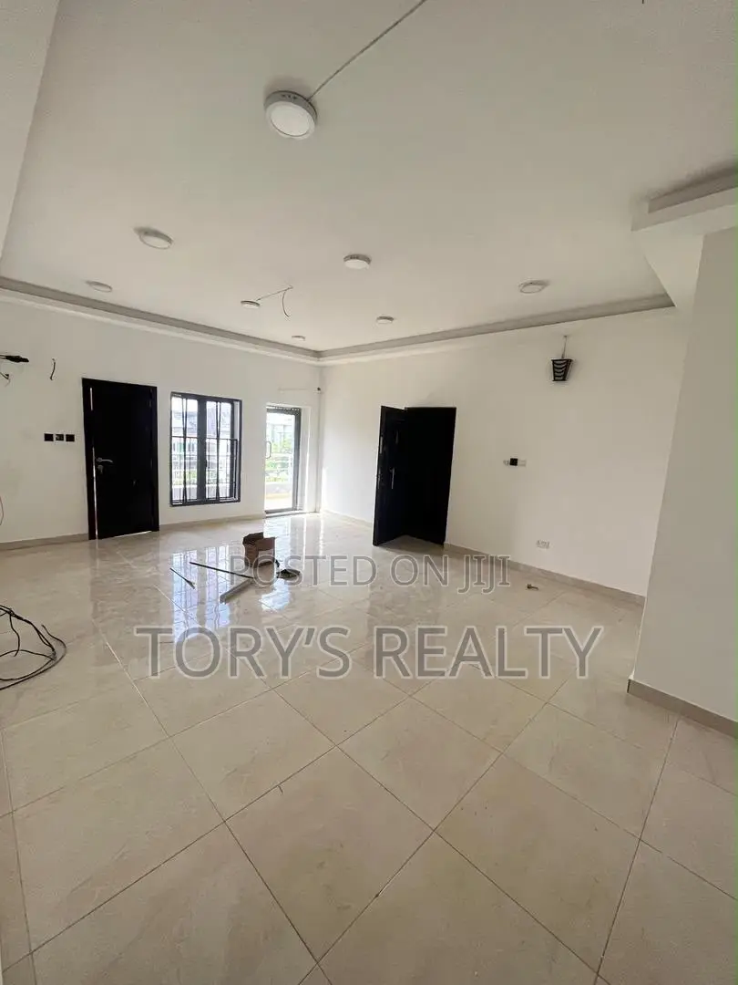 3bdrm Apartment in Lekki Expressway for rent