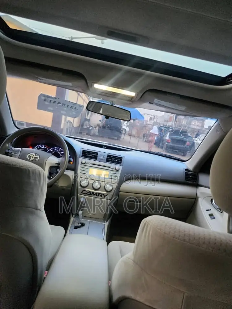 Toyota Camry 2010 Gold