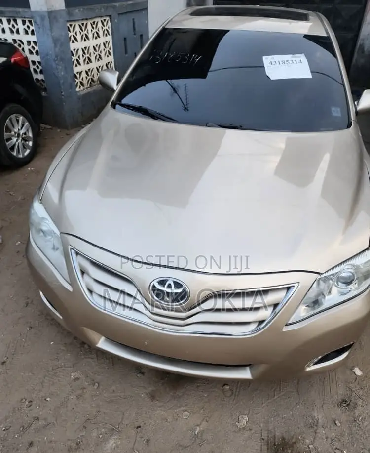 Toyota Camry 2010 Gold