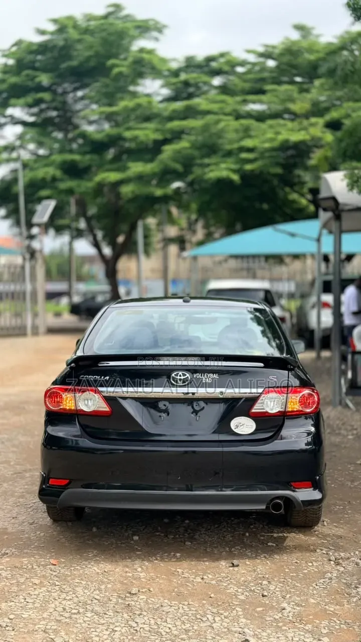 Toyota Corolla 2012 Black