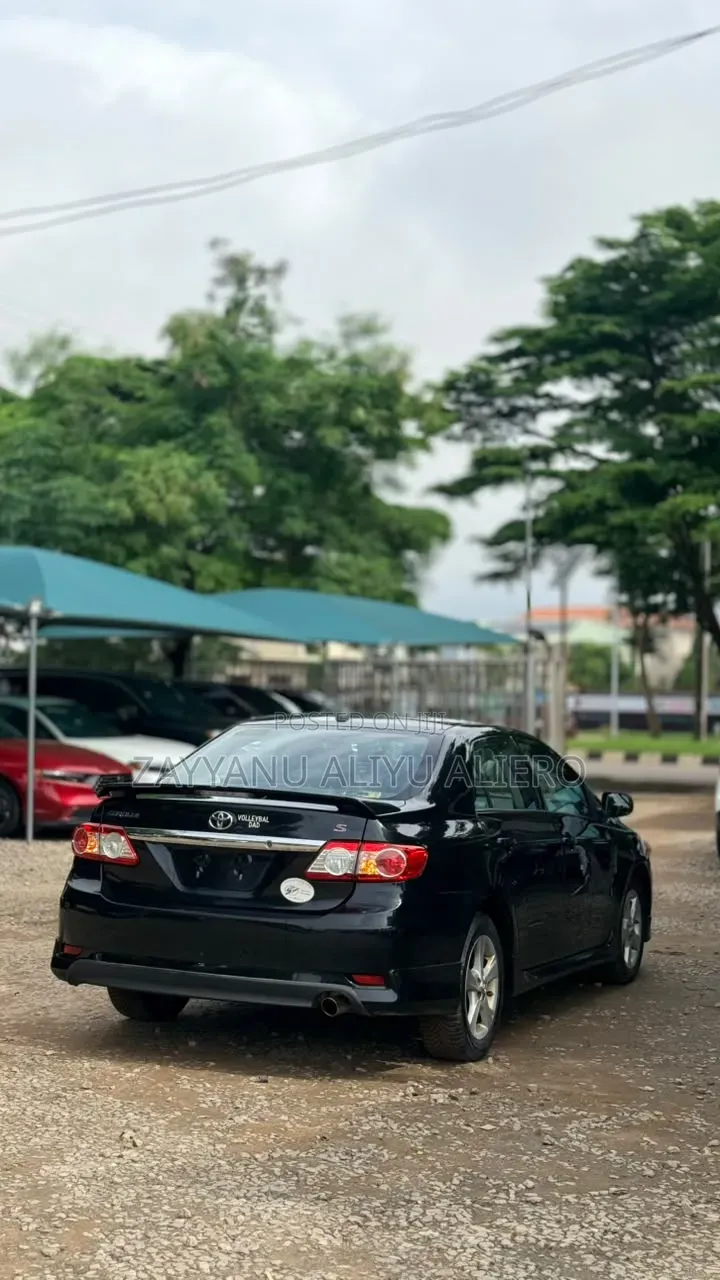 Toyota Corolla 2012 Black
