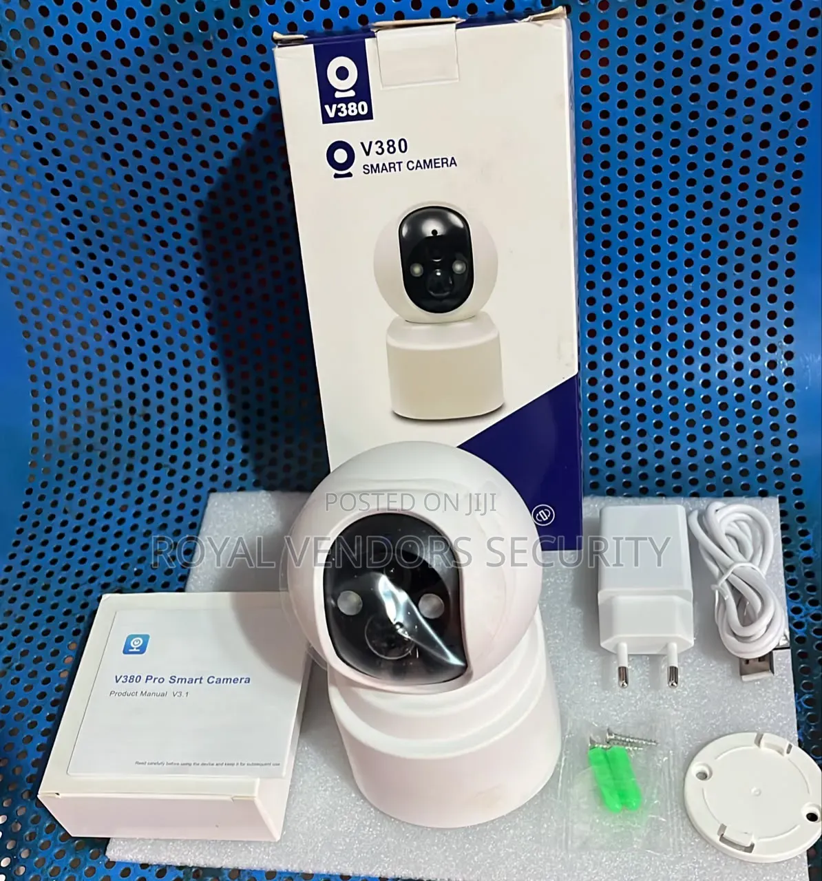 Inbuilt Batterry / Wireless / Rotating CCTV Camera.