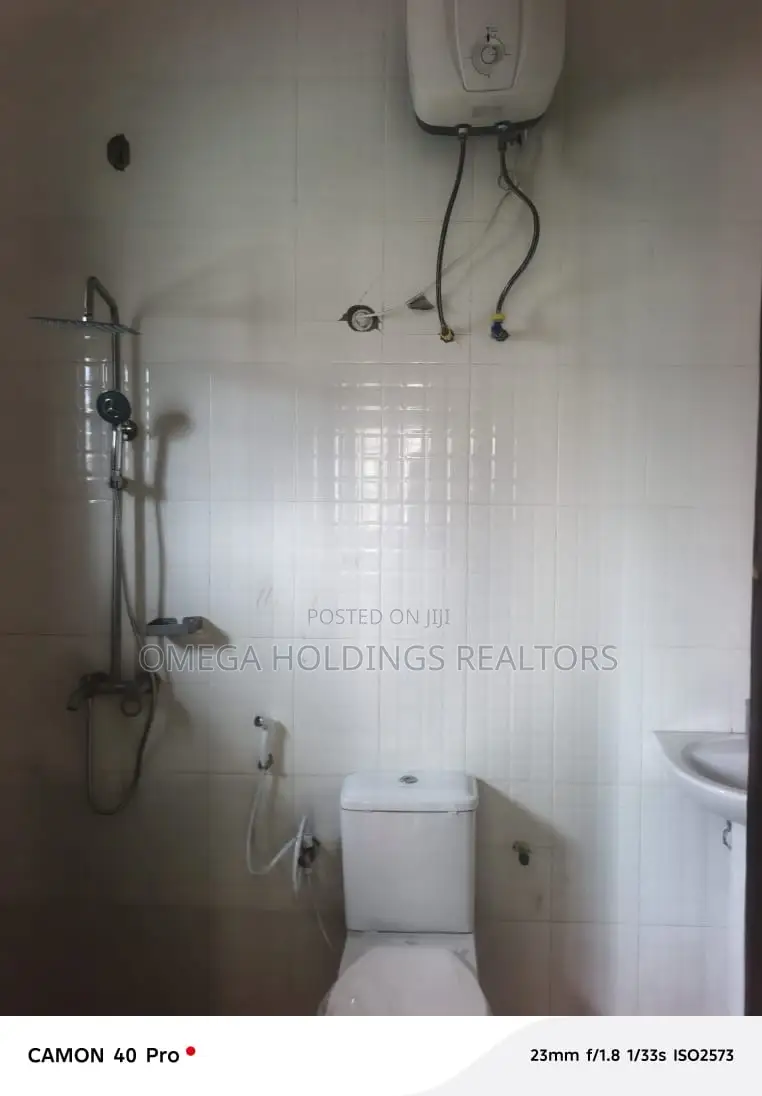 3bdrm Block of Flats in Akala Estate, Akobo for rent