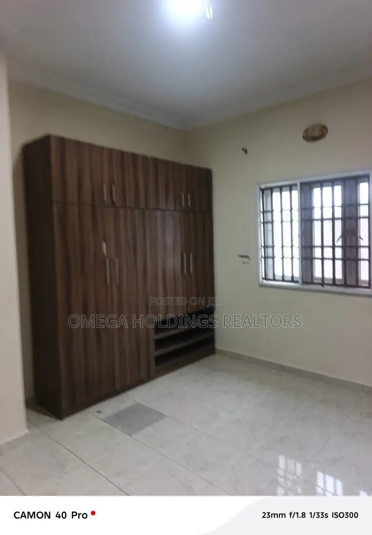 3bdrm Block of Flats in Akala Estate, Akobo for rent