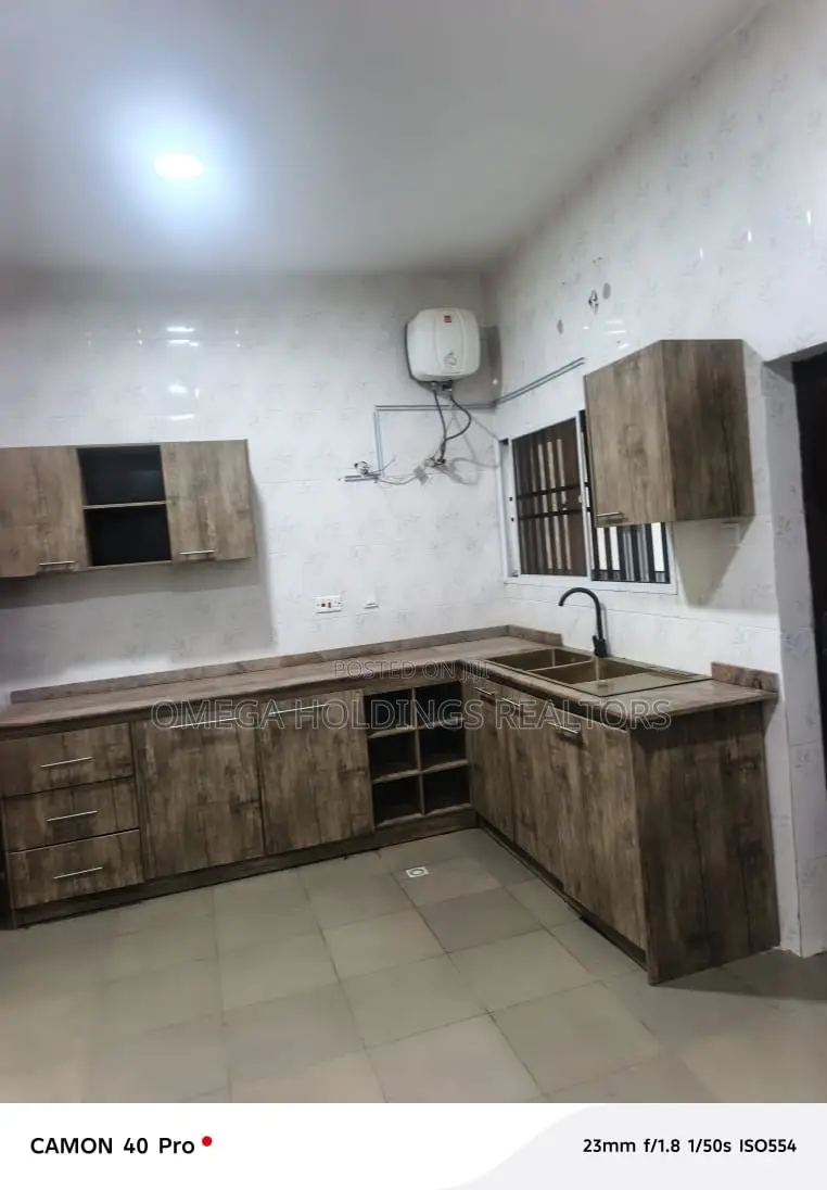 3bdrm Block of Flats in Akala Estate, Akobo for rent