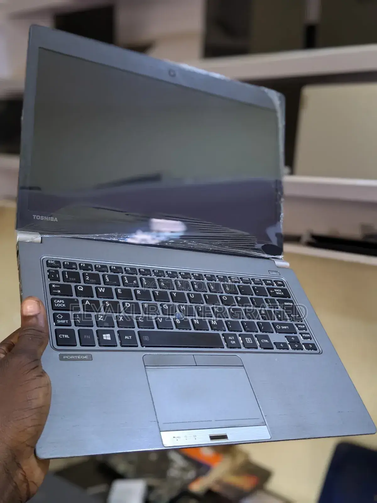 New Laptop Toshiba 4GB Intel Core i5 SSD 128GB