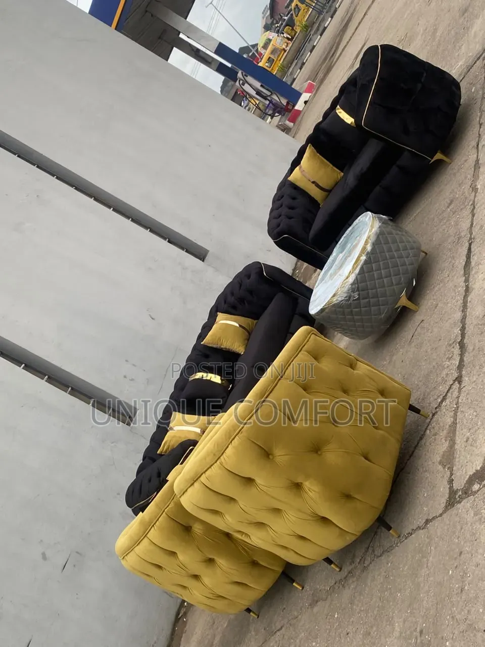 Brand New 7 Seaters Luxury Sofa Set With Throw Pillows and Table