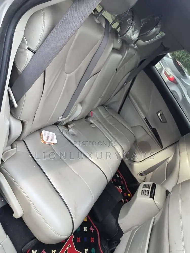 Toyota Venza 2010 Silver