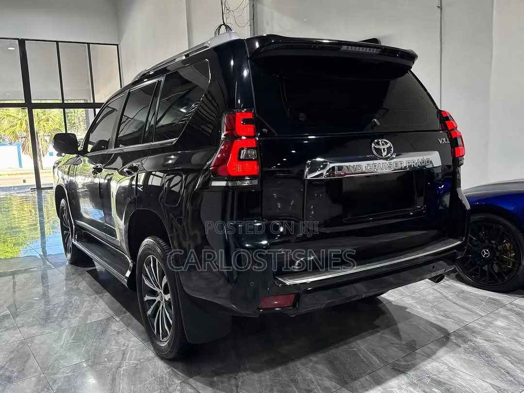 Toyota Land Cruiser Prado 2023 Black