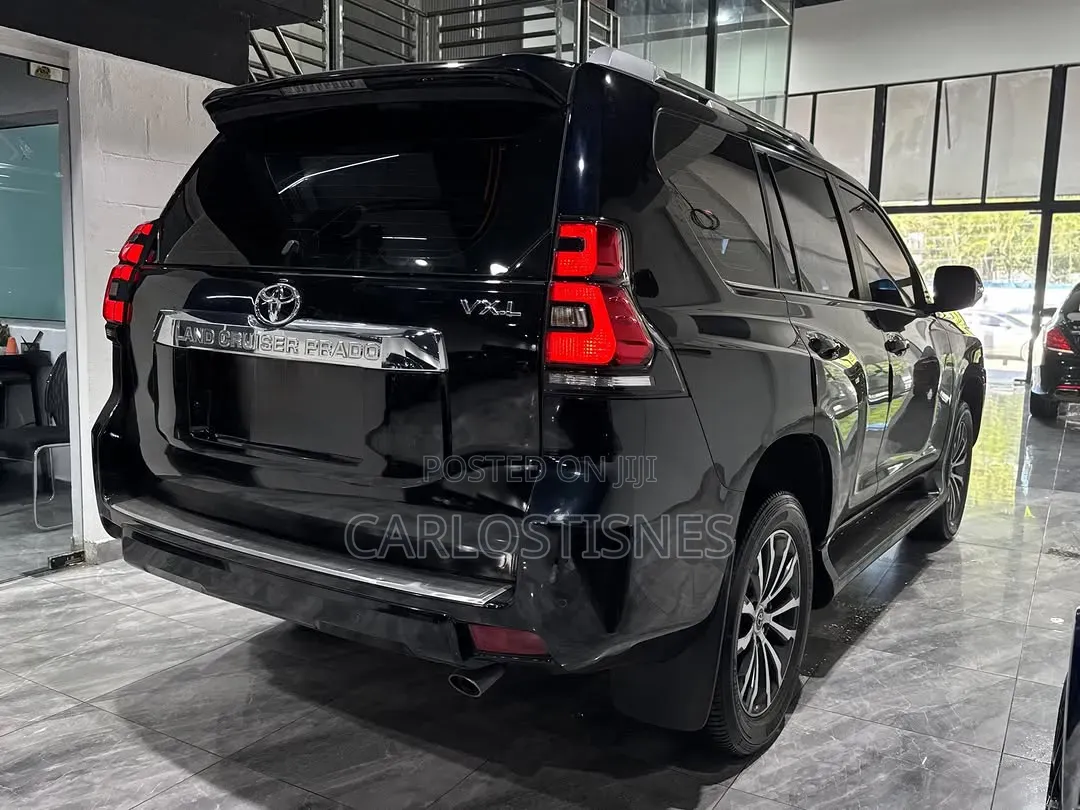 Toyota Land Cruiser Prado 2023 Black