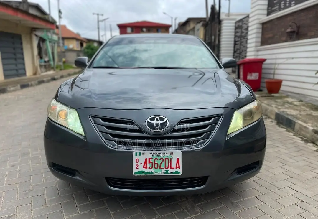 Toyota Camry LE 4dr Sedan (2.4L 4cyl 5A) 2009 Gray
