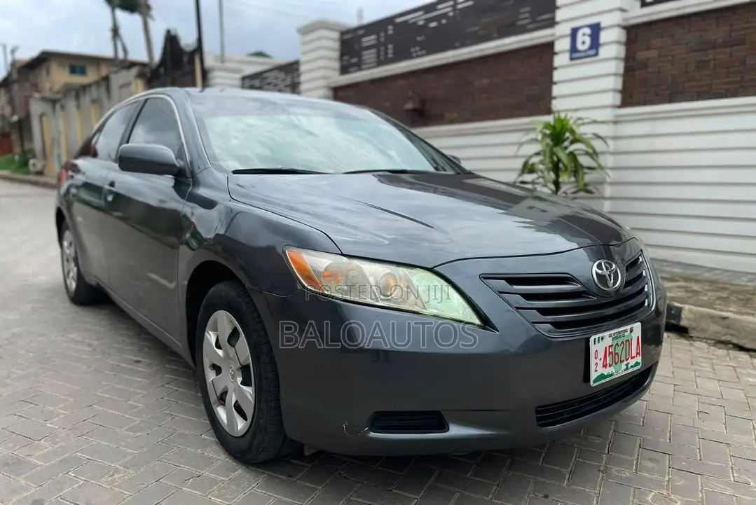 Toyota Camry LE 4dr Sedan (2.4L 4cyl 5A) 2009 Gray