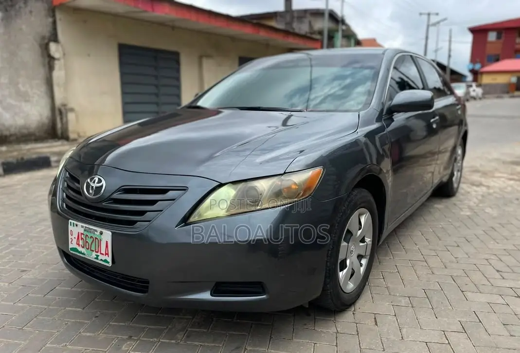 Toyota Camry LE 4dr Sedan (2.4L 4cyl 5A) 2009 Gray
