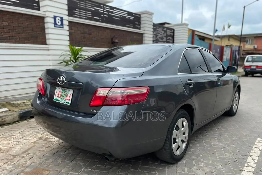 Toyota Camry LE 4dr Sedan (2.4L 4cyl 5A) 2009 Gray