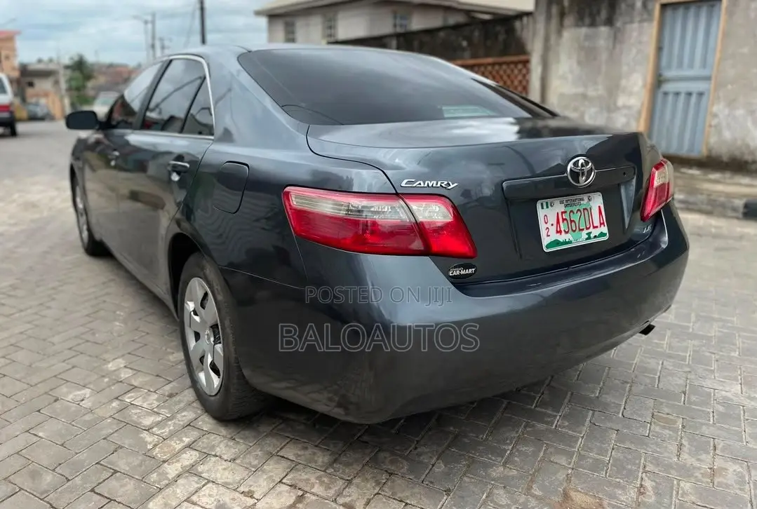 Toyota Camry LE 4dr Sedan (2.4L 4cyl 5A) 2009 Gray