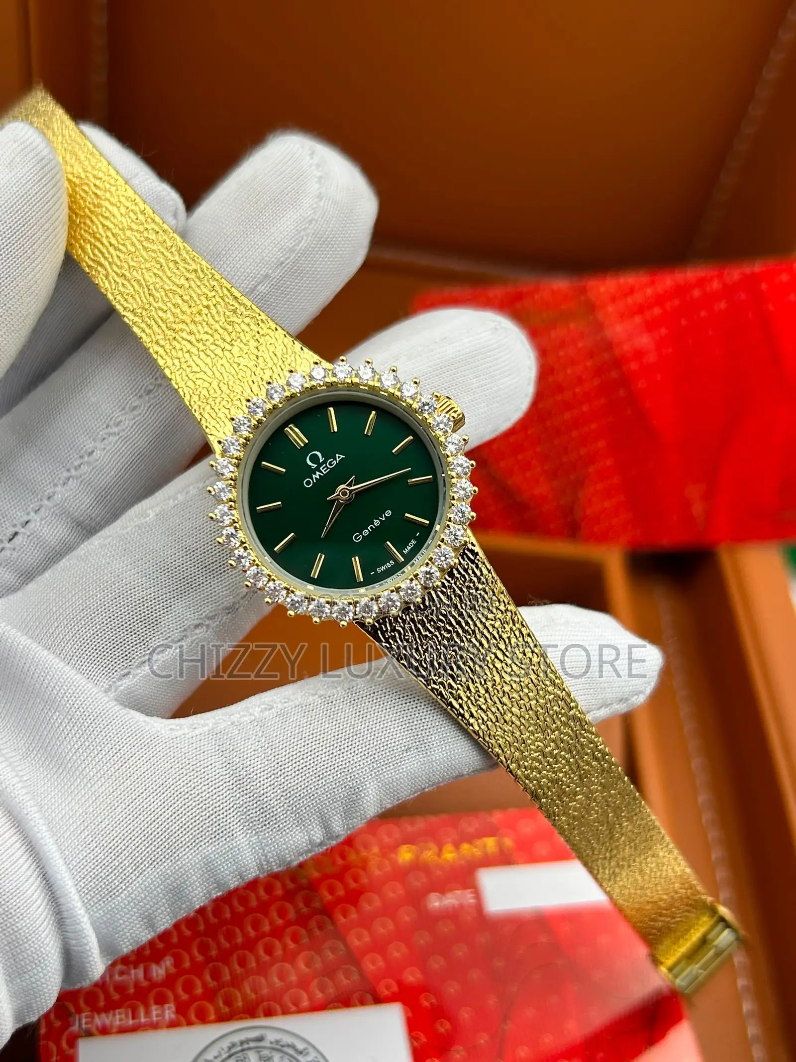 Omega Quality Luxury Ladies Chain Strap Wristwatch