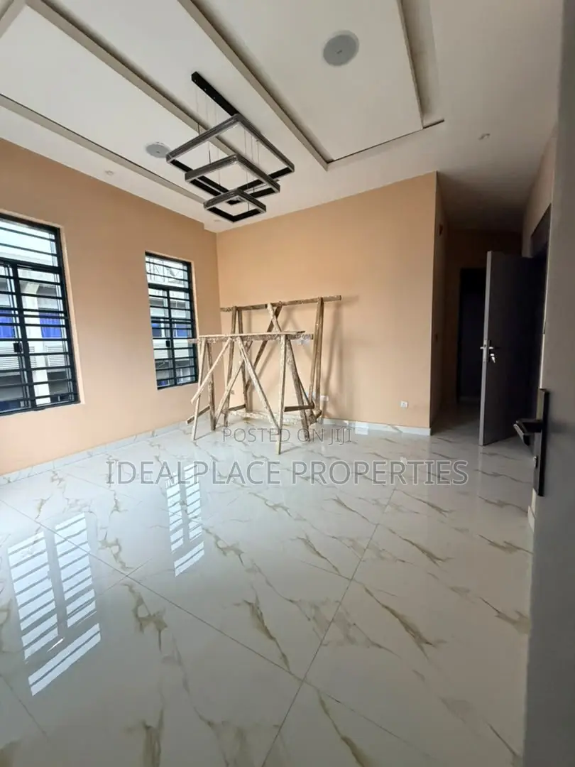 3bdrm Apartment in Opebi for sale