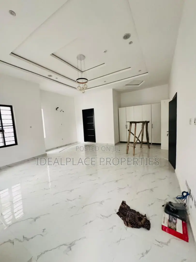 3bdrm Apartment in Ikeja GRA for sale