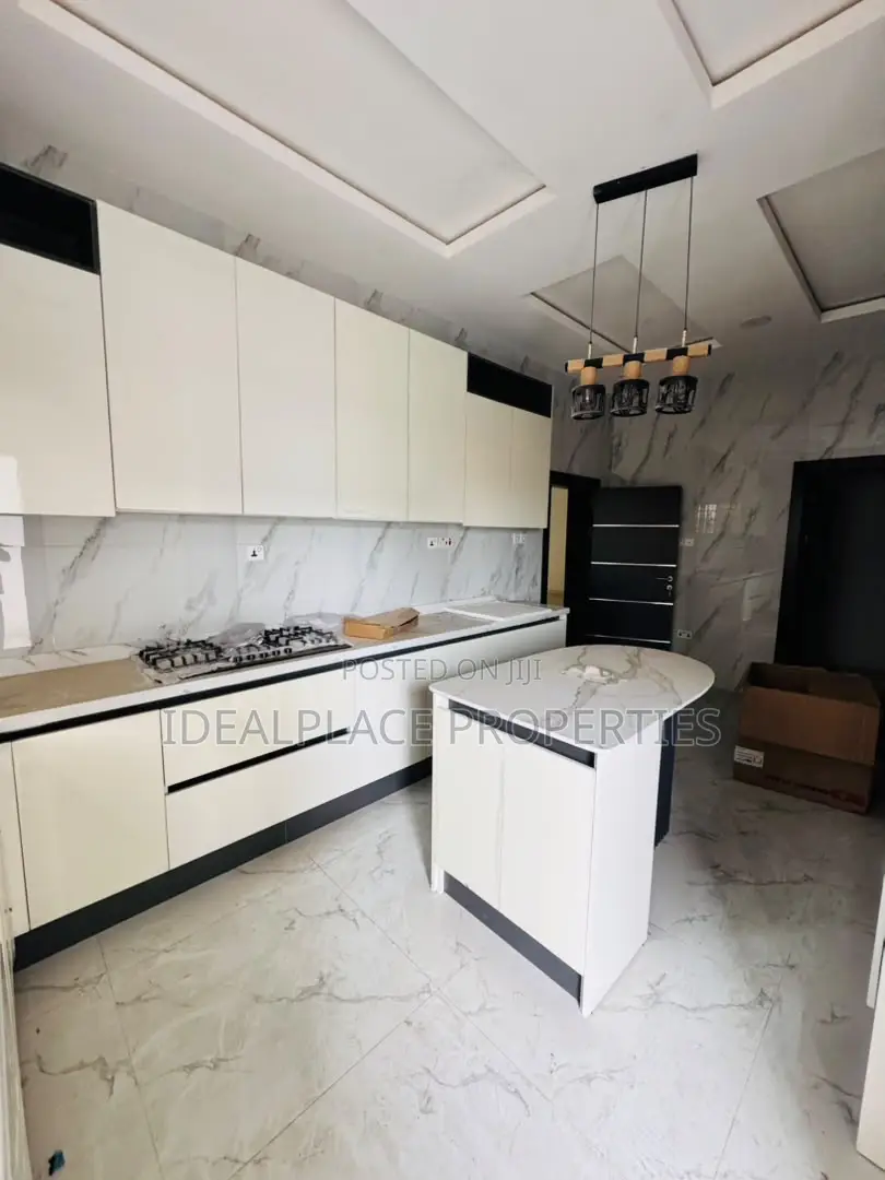 3bdrm Apartment in Ikeja GRA for sale