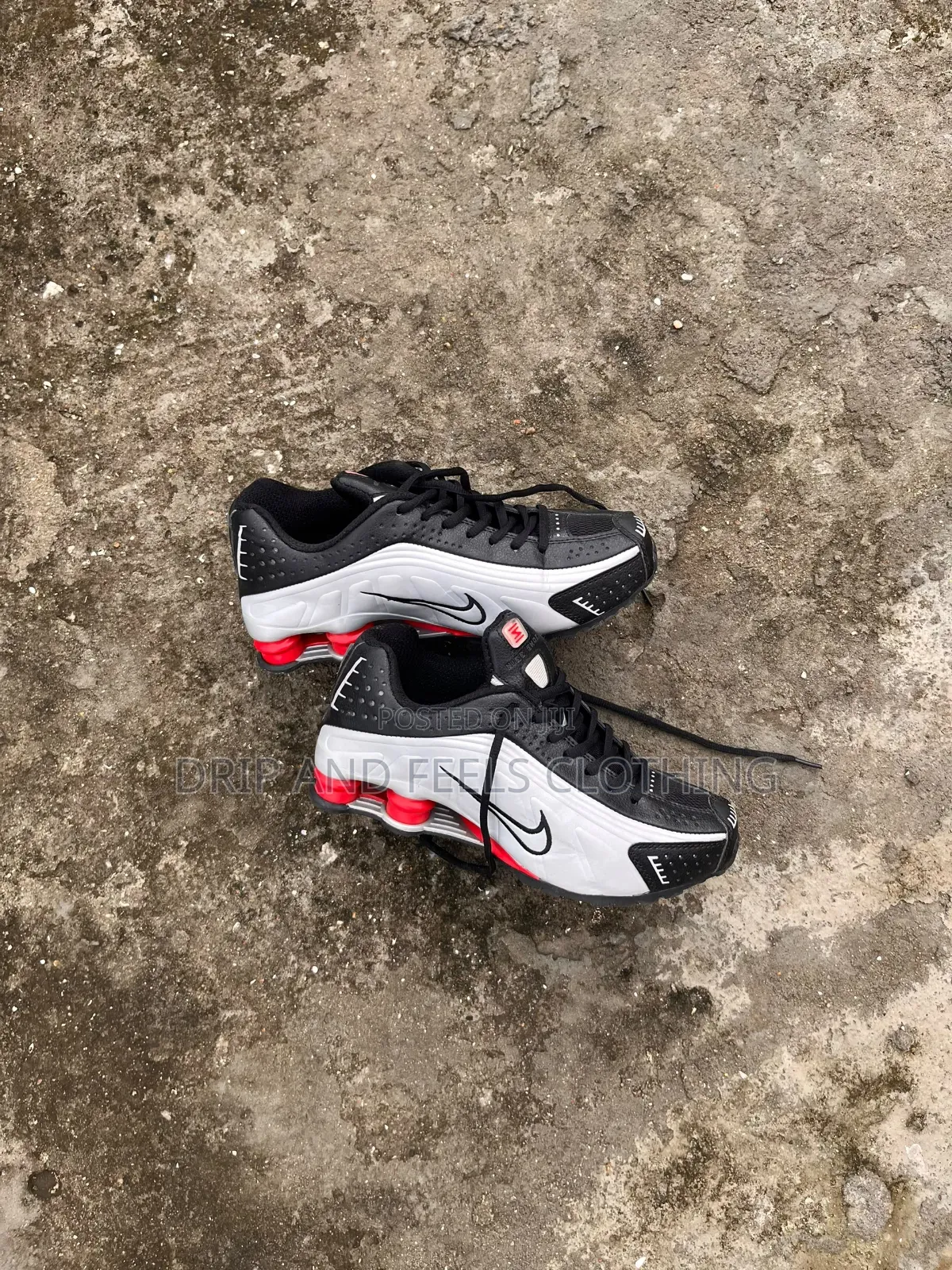 Nike Shox R4 Sneakers