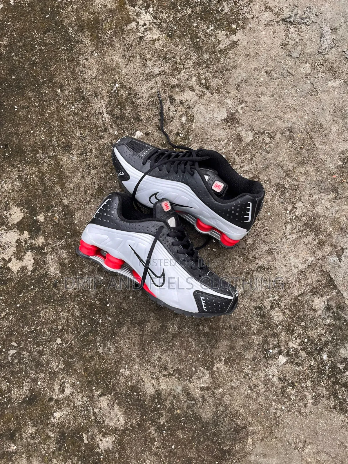 Nike Shox R4 Sneakers