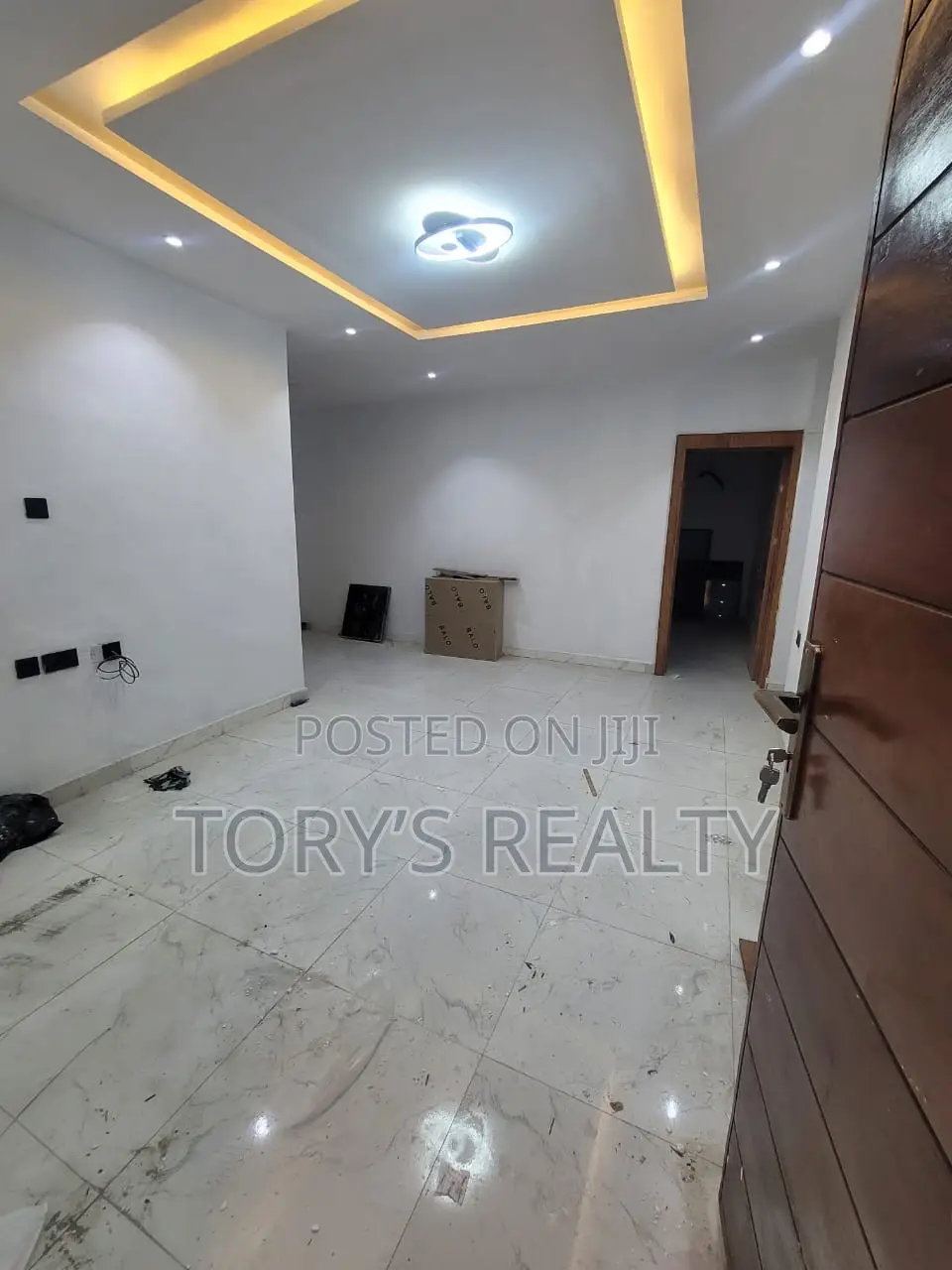 2bdrm Apartment in Lekki Phase 1 for rent