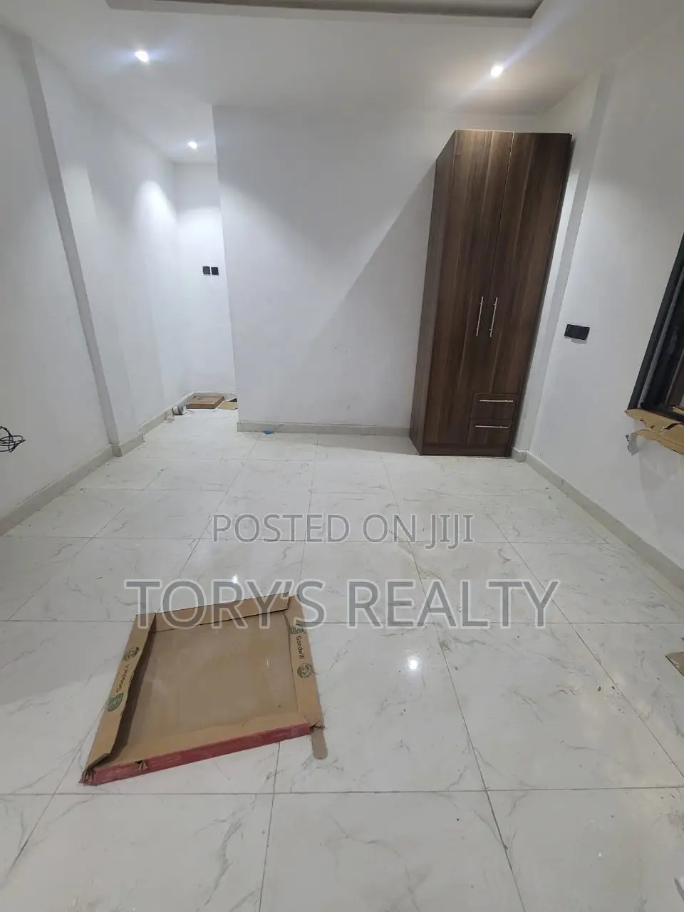 2bdrm Apartment in Lekki Phase 1 for rent