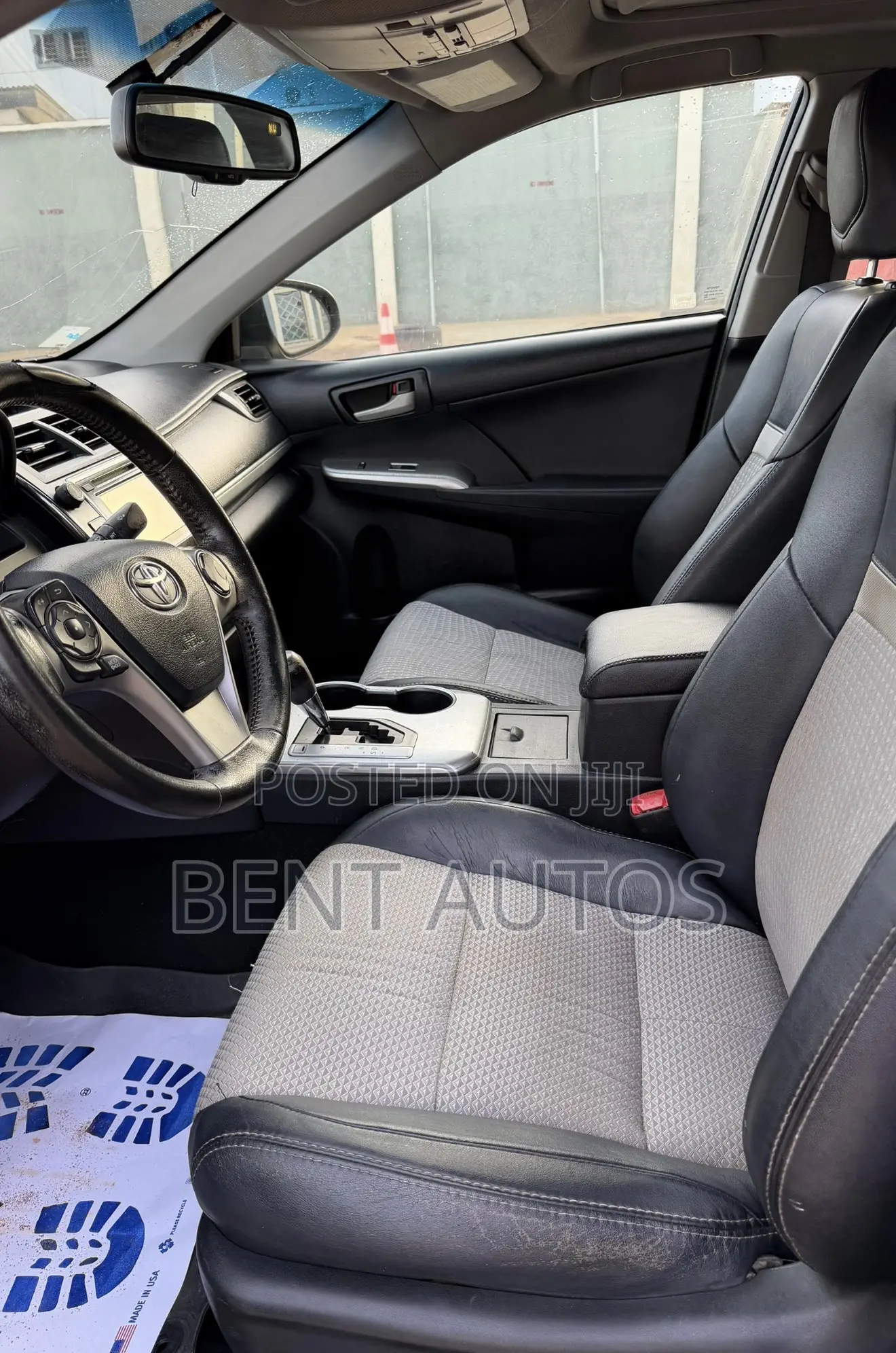 Toyota Camry SE V6 4dr Sedan (3.5L 6cyl 6A) 2013 Gray