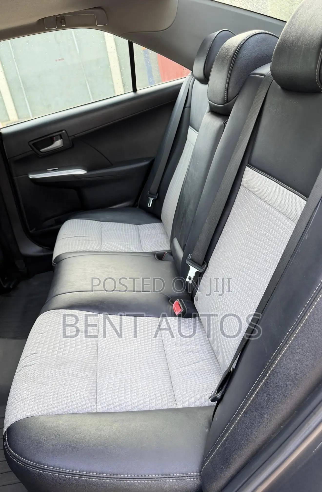 Toyota Camry SE V6 4dr Sedan (3.5L 6cyl 6A) 2013 Gray