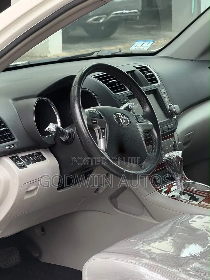 Toyota Highlander Limited 3.5l 4WD 2013 Silver