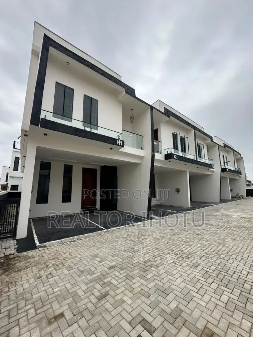 4bdrm Duplex in Ikota for sale