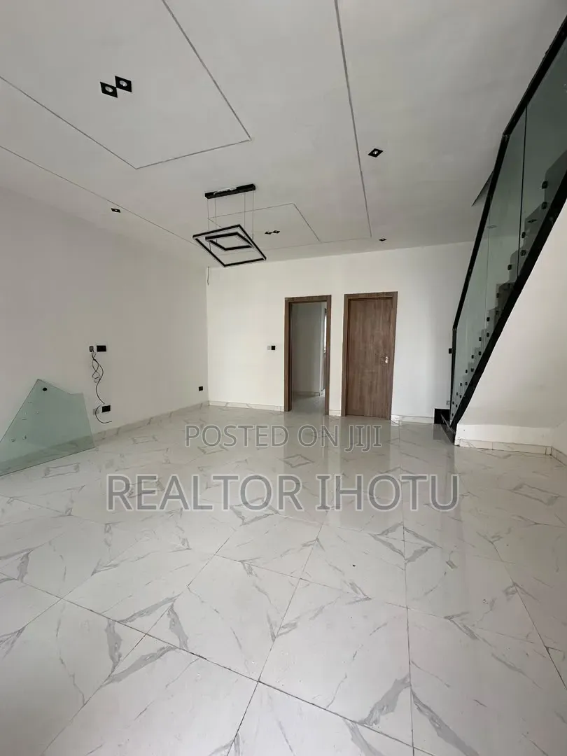 4bdrm Duplex in Ikota for sale