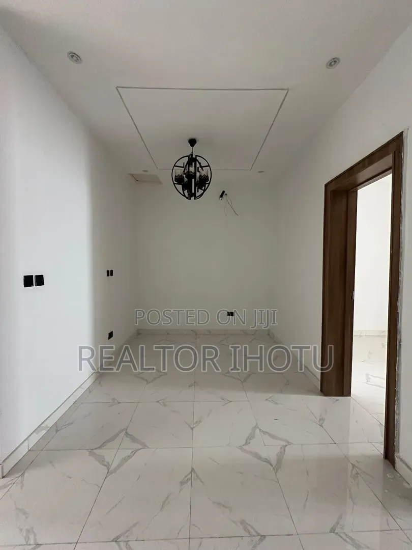 4bdrm Duplex in Ikota for sale