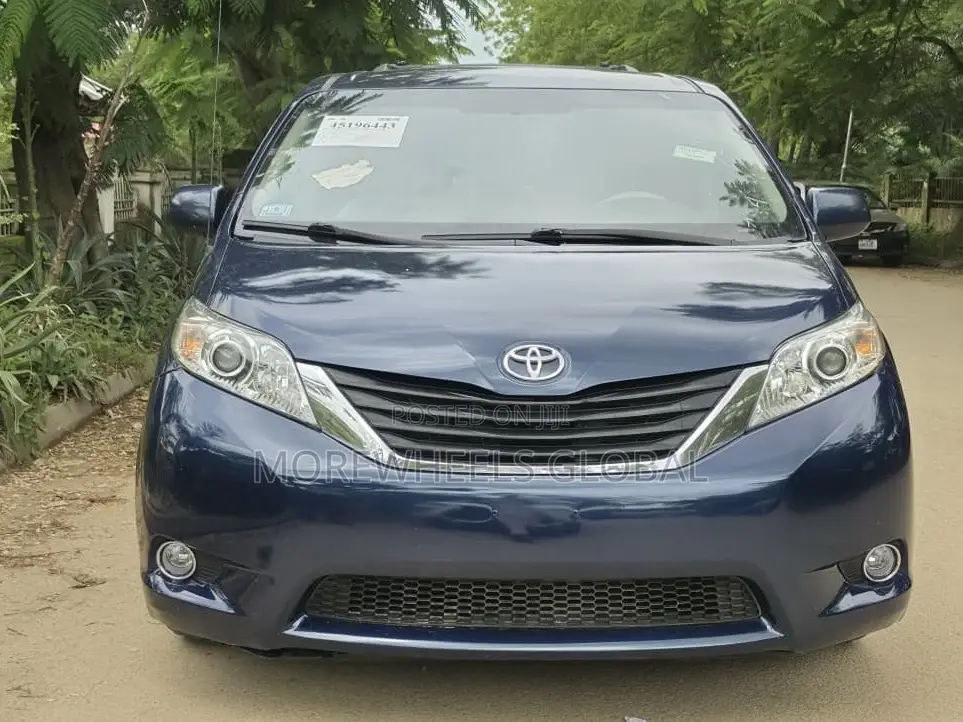 Toyota Sienna LE 7 Passenger 2011 Blue