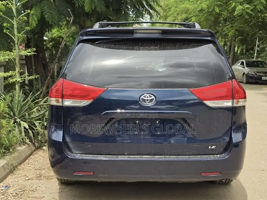 Toyota Sienna LE 7 Passenger 2011 Blue