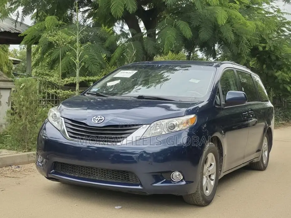 Toyota Sienna LE 7 Passenger 2011 Blue