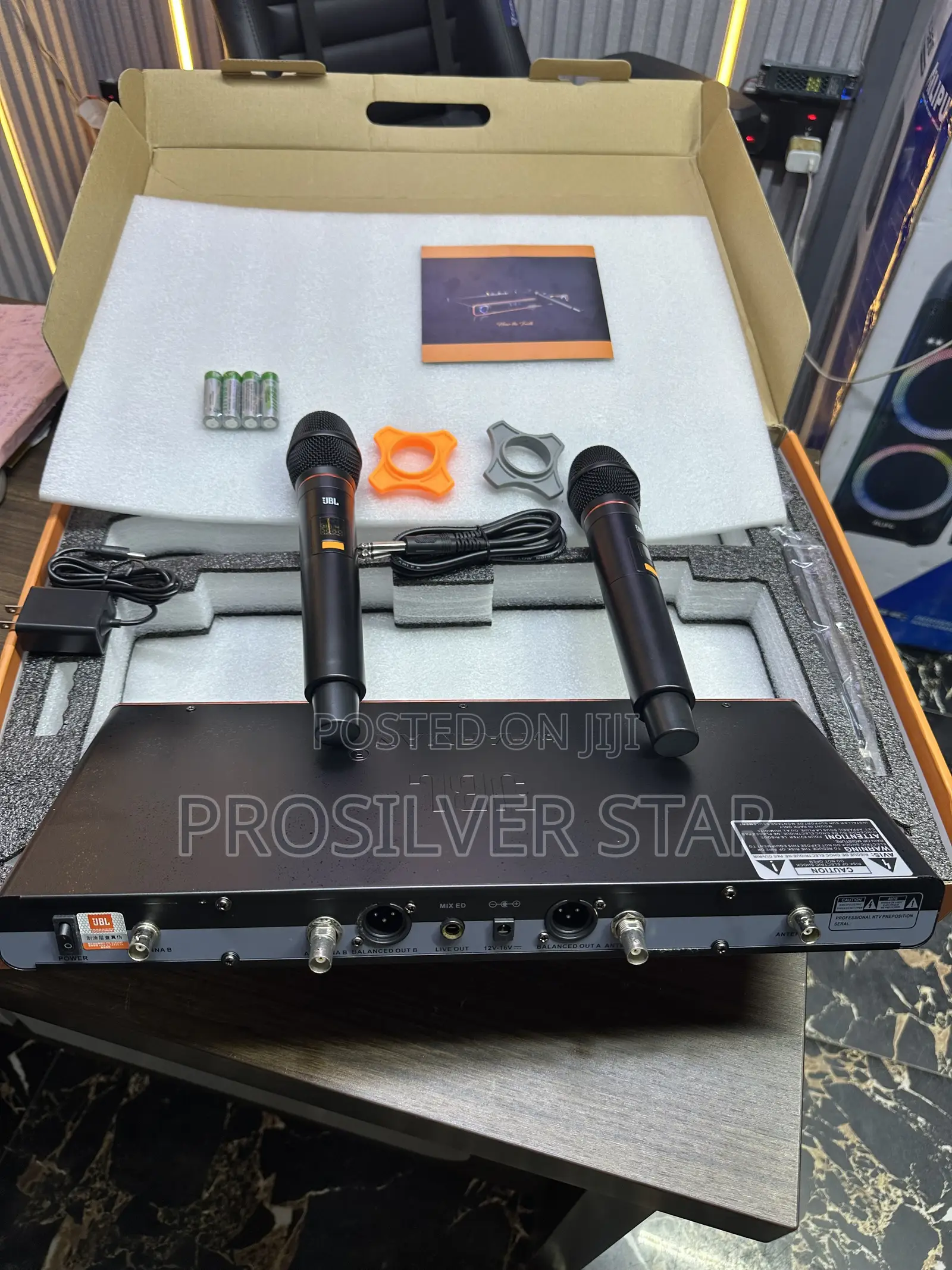 JBL T-600 UHF Wireless Microphone System