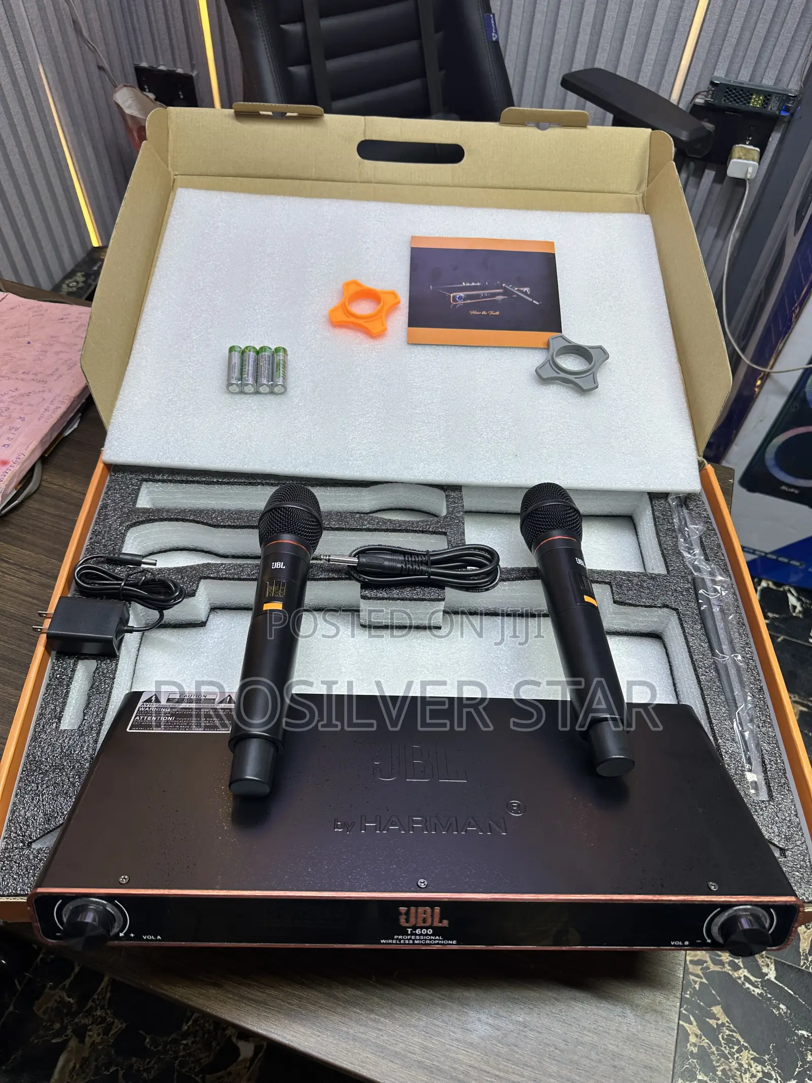 JBL T-600 UHF Wireless Microphone System