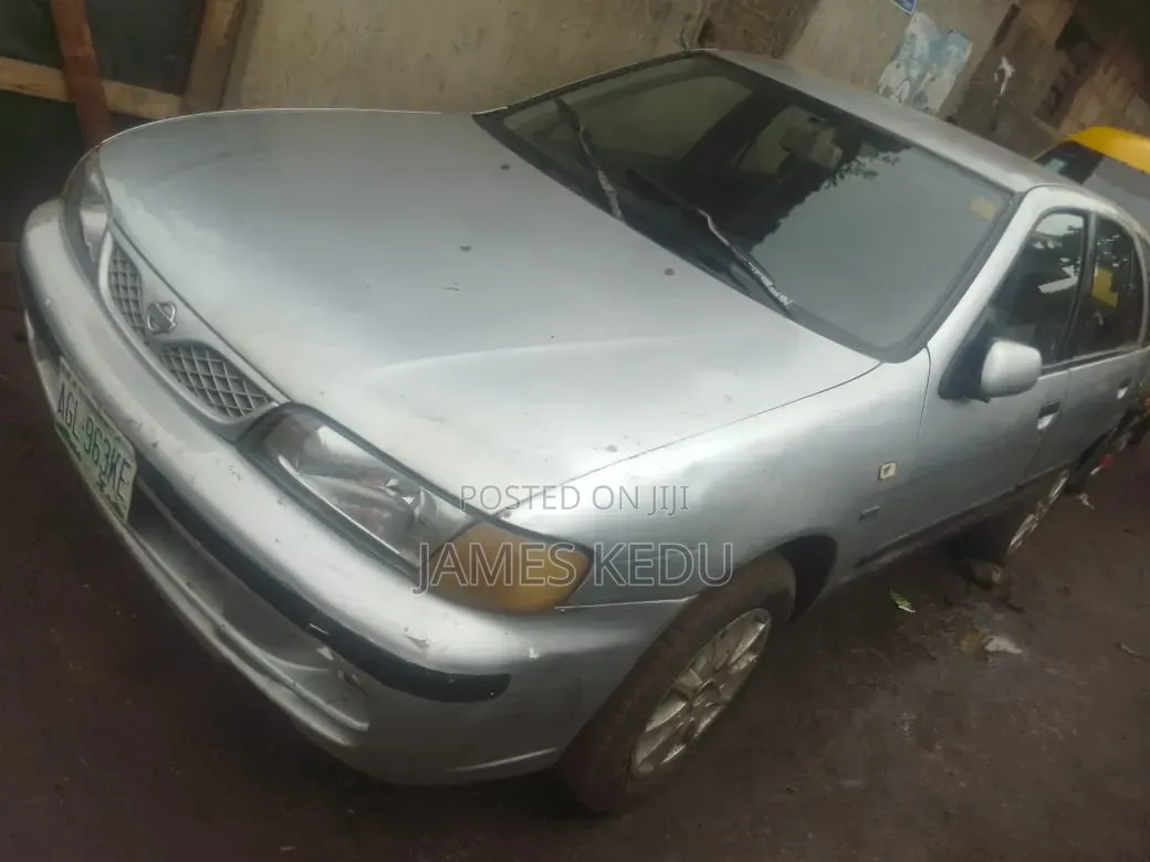 Nissan Almera Tino 2004 Silver