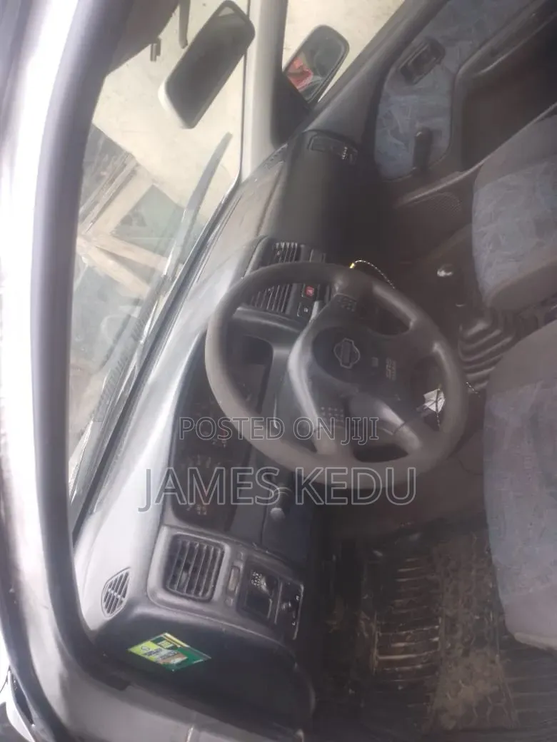 Nissan Almera Tino 2004 Silver
