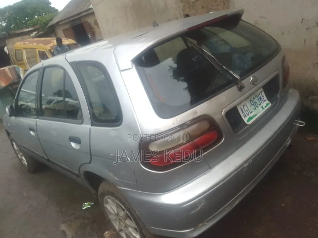 Nissan Almera Tino 2004 Silver