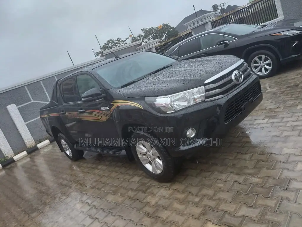 Toyota Hilux 2018 Black