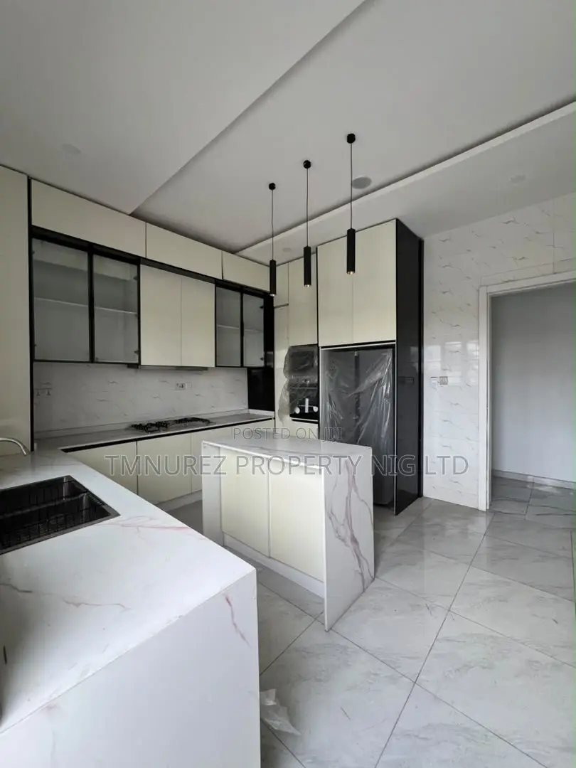 4bdrm Duplex in Chevron for rent