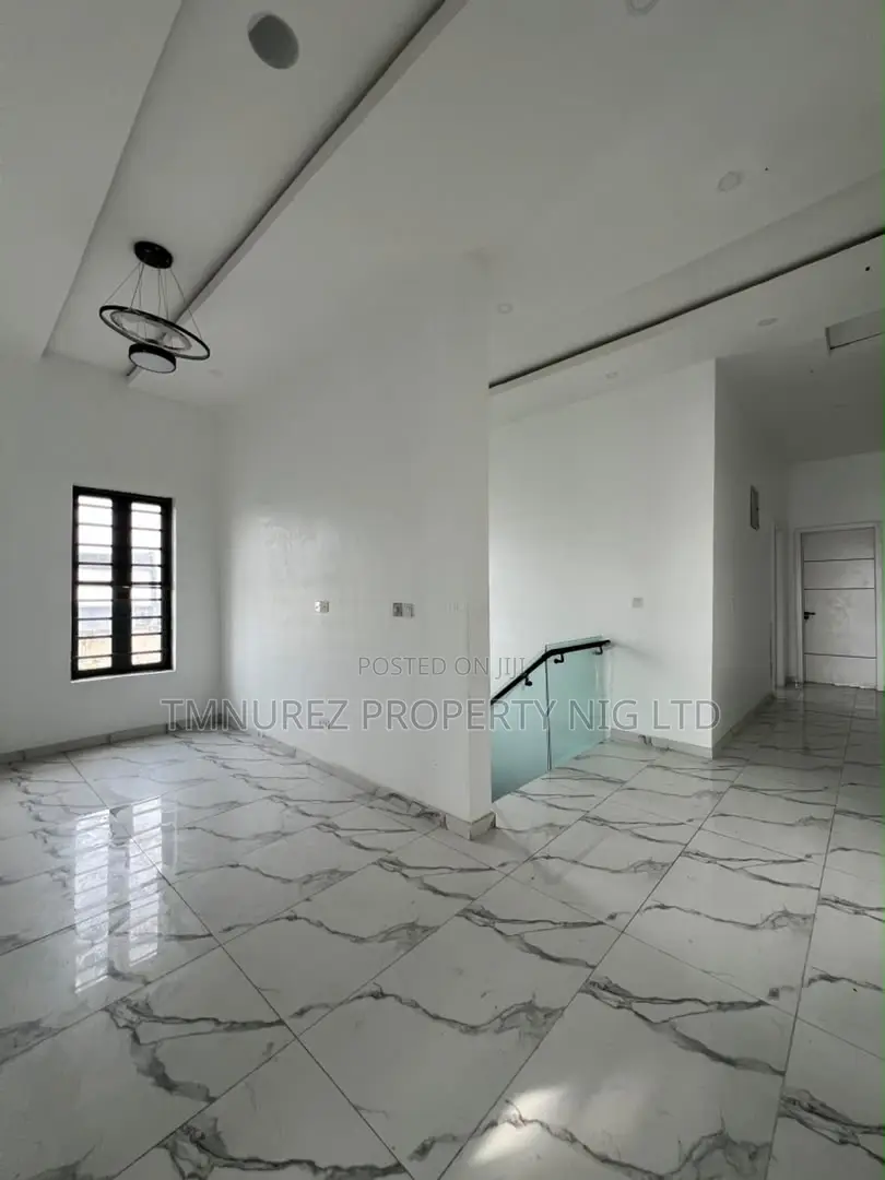 4bdrm Duplex in Chevron for rent