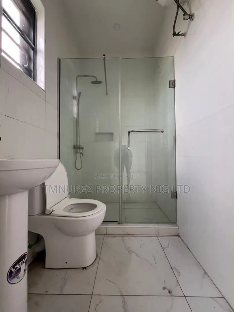 4bdrm Duplex in Chevron for rent