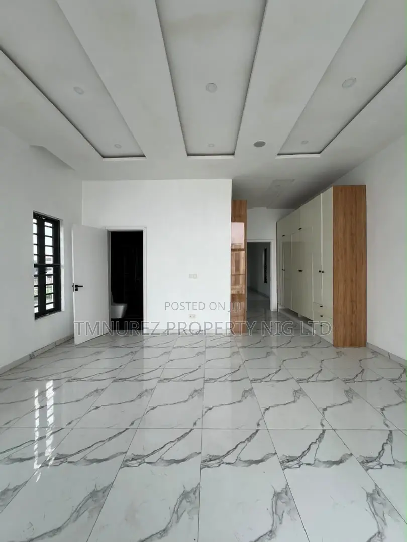 4bdrm Duplex in Chevron for rent